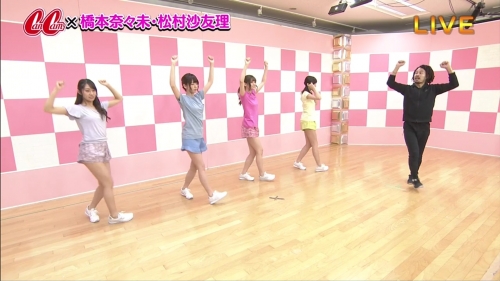 乃木坂のメンバーが生脚晒しながらエクササイズしている番組のキャプエロ画像3