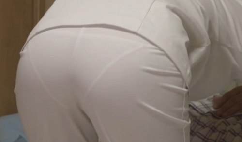 看護師さんの白い服装だとパンティラインが丸わかりな盗撮エロ画像まとめｗｗ No.1